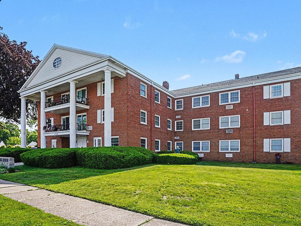 1st image of 1249 Lakeshore Dr APT 115