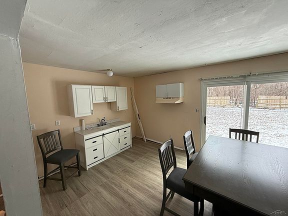 3rd image of 128 Woodward Dr