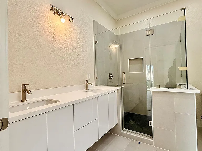 1323 Rosewood St — Photo 10