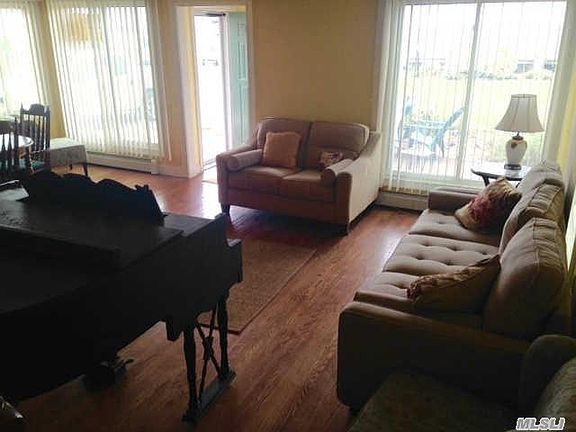4th image of 726 W Bay Dr