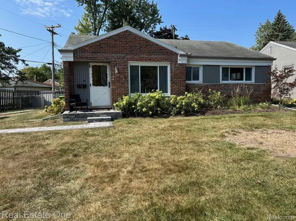 31915 Lamar Dr, Farmington, MI 48336