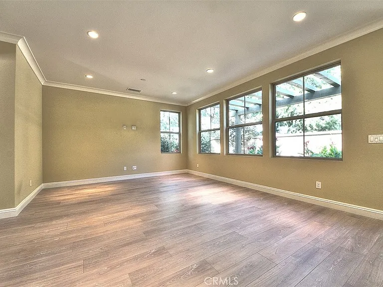 46 Larkfield — Photo 5