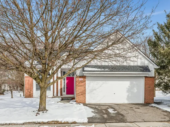 116 Maplewood Ct, South Lyon, MI 48178