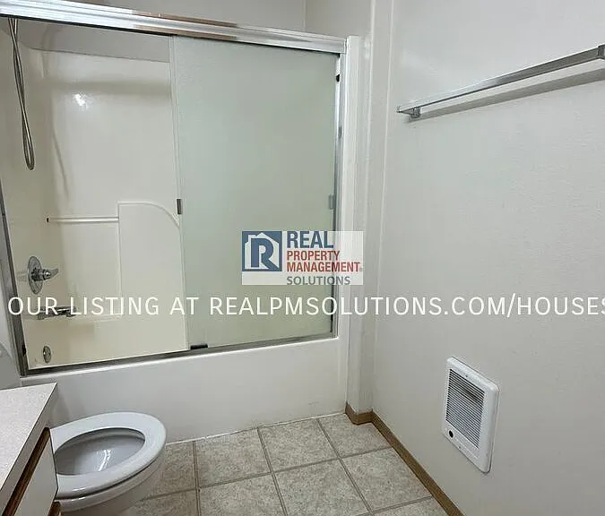 8514 N Syracuse St #1 — Photo 18