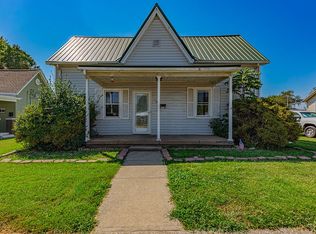 815 S 5th St, Boonville, IN 47601