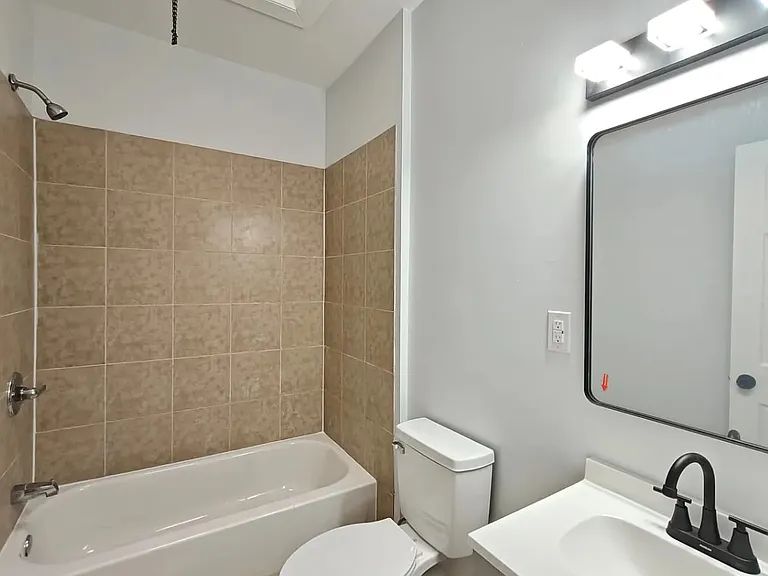 5415 Media St — Photo 10