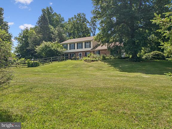 3rd image of 407 Miller Rd
