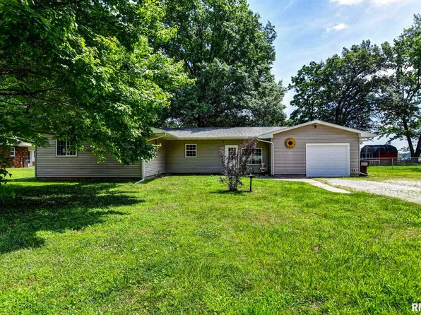 214 S Parker Ave, Taylorville, IL 62568