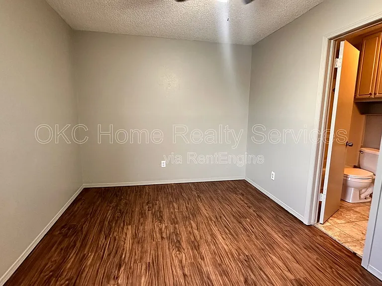 6715 Lyrewood Ln — Photo 27