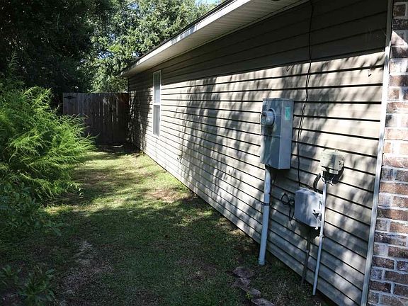 3rd image of 8098 Nalo Creek Loop