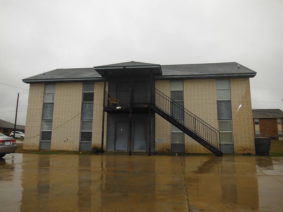2nd image of 1501 Benttree Dr APT C