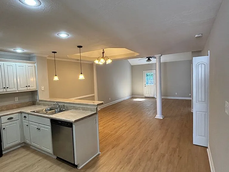 806 Whispering Willow Ct — Photo 5