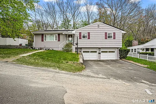 7 Newport Dr Photo 1