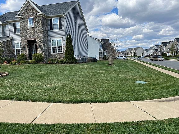 4th image of 77 Coachman Cir