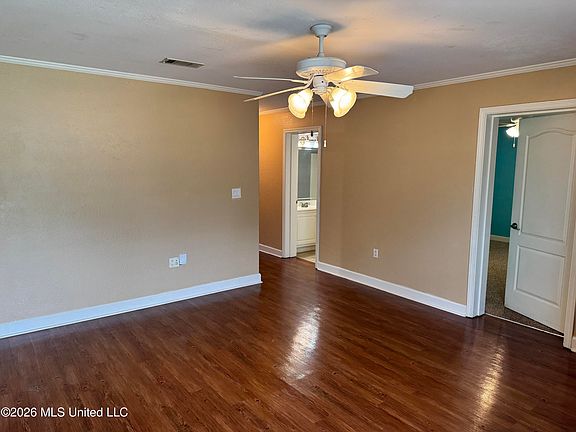 2nd image of 1916 Twin Pine Dr