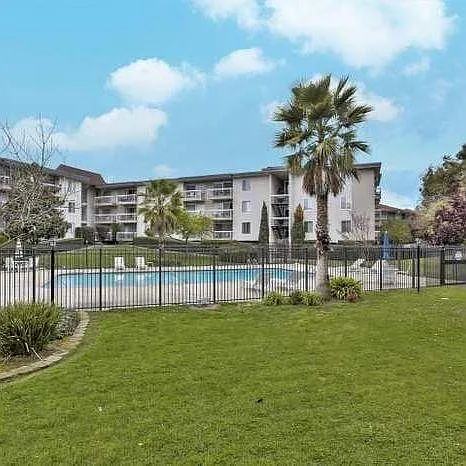 960 Shorepoint Ct #204 Photo 1