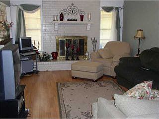 3rd image of 121 Aspen Dr