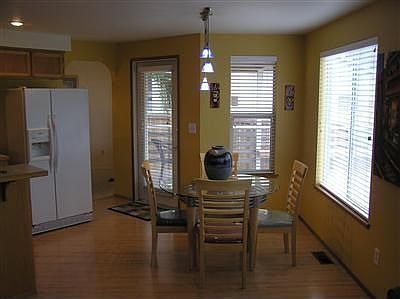 3rd image of 7624 76th Pl NE
