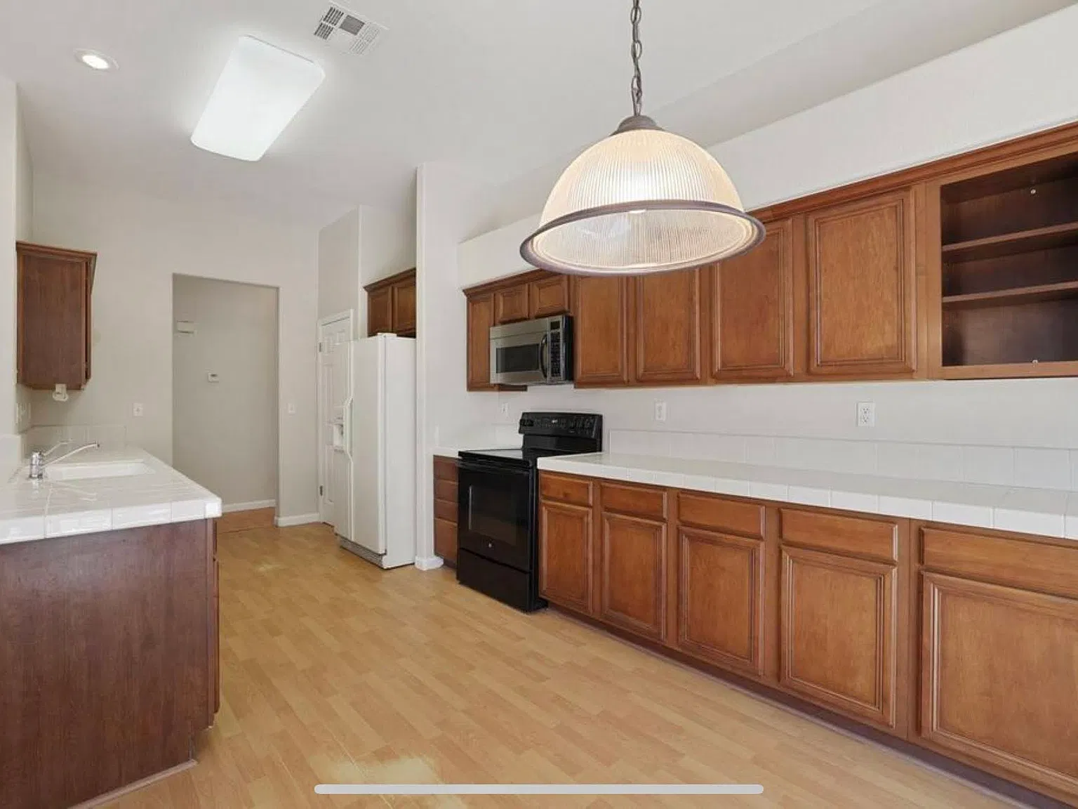 3 bed, 1603 sqft, $2,600 — Photo 3