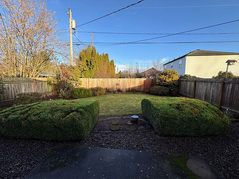 2557 Cheryl St — Photo 12