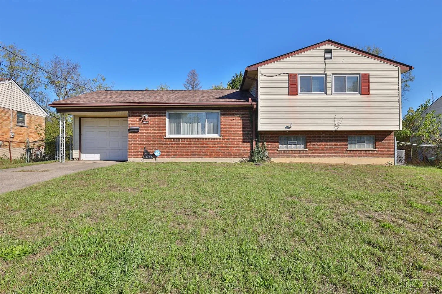 1670 Newbrook Dr photo 1