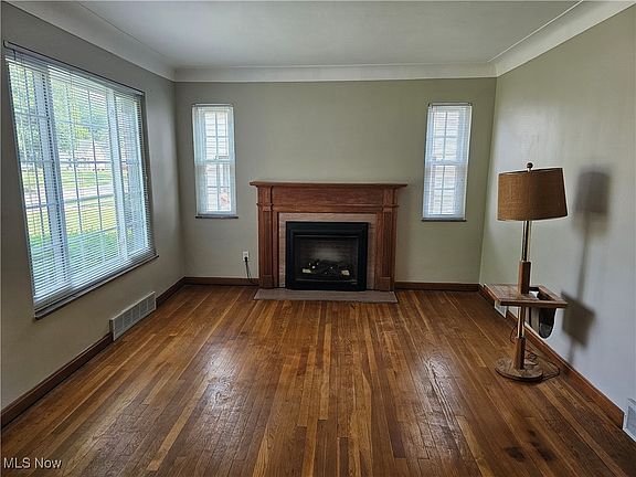 4th image of 6714 Greenleaf Ave