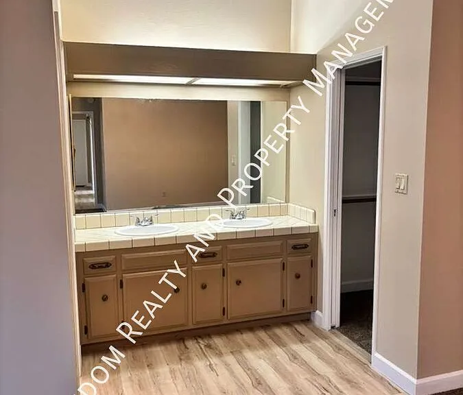9117 Hoxie Ct — Photo 12