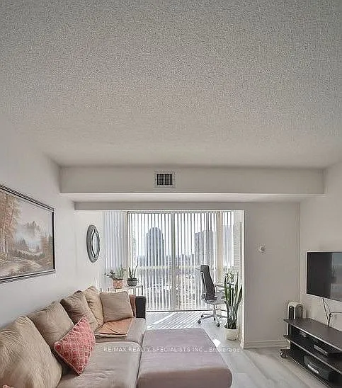 3 bed, $2,700 — Photo 2