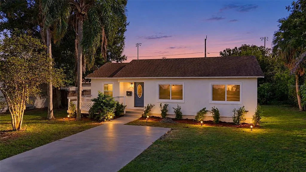3 bed, 2.0 bath, 1206 sqft, $2,900 — Photo 1