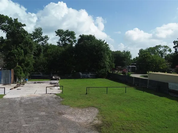 2846 W Mount Houston Rd, Houston, TX 77038