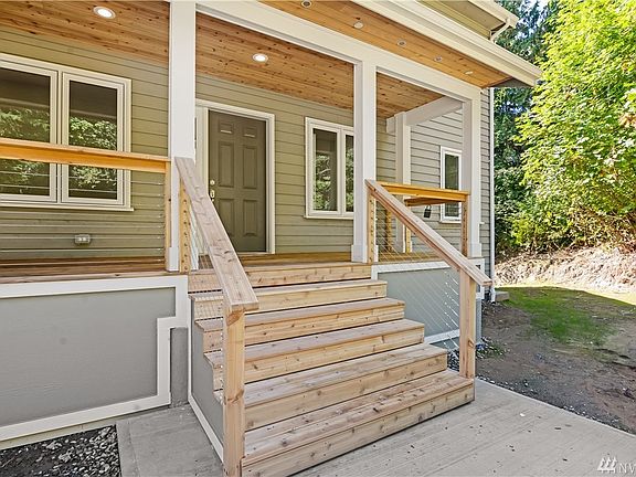 3rd image of 961 SE Somers Dr
