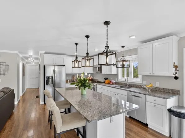 10 Corrine Dr, Johnston, RI 02919