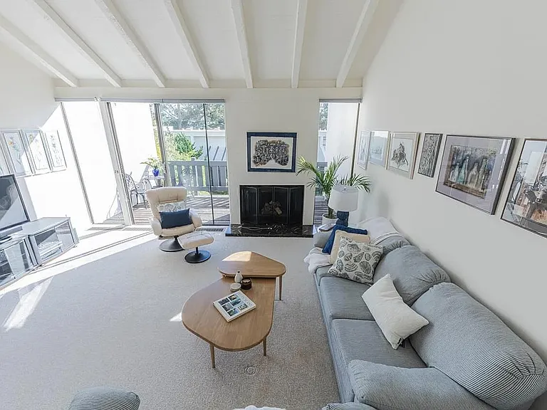 High Meadow Dr — Photo 1