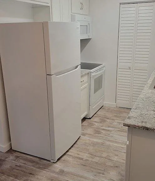 1300 Golden Cir #102 — Photo 3