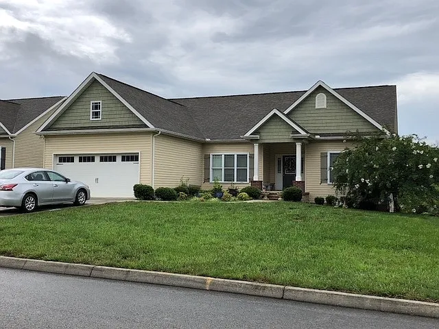 3BR/2BA Basement Rancher in LC — Photo 1