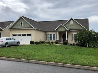 490 Garnet Hill Dr, Lenoir City, TN 37772