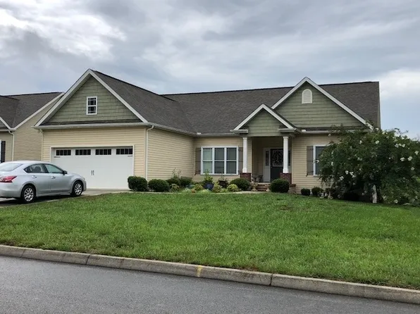490 Garnet Hill Dr, Lenoir City, TN 37772