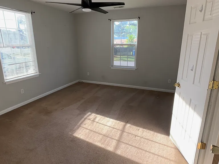 2604 Elkhart St — Photo 16