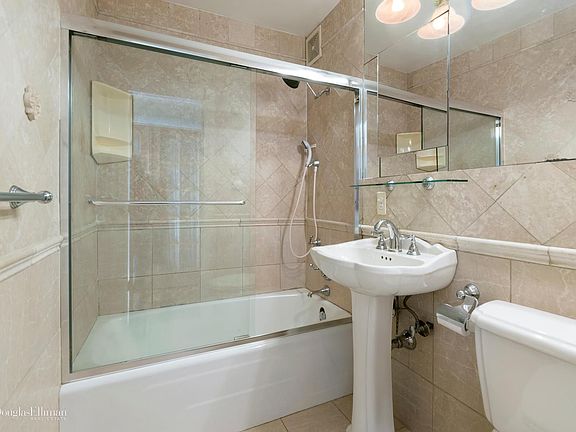 4th image of 101 W 12th St APT 15T