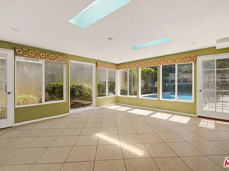 4131 Mantova Dr — Photo 24