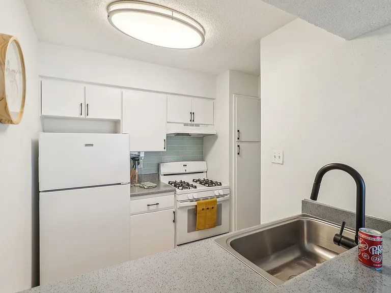 215 Jackson Keller Rd — Photo 31
