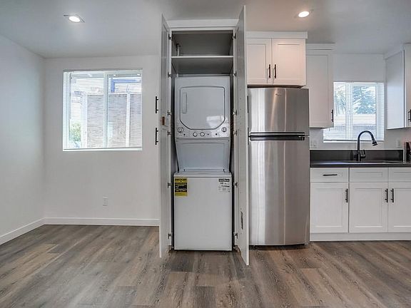 3rd image of 4132 W 118th St #L