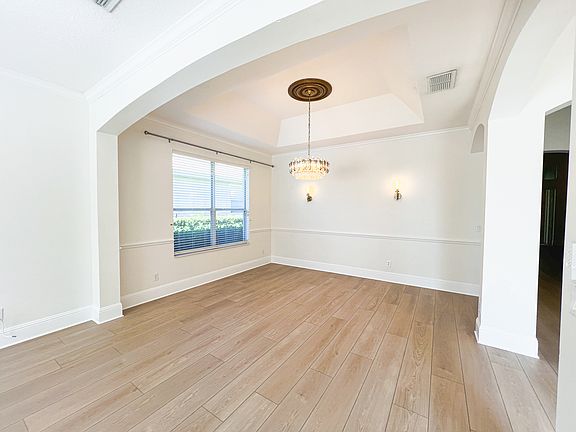 5th image of 842 Wood Briar Loop