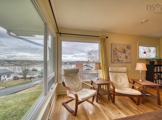 112 Hopson St, Lunenburg, NS B0J 2C0