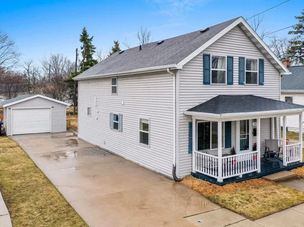715 Oak St, De Pere, WI 54115