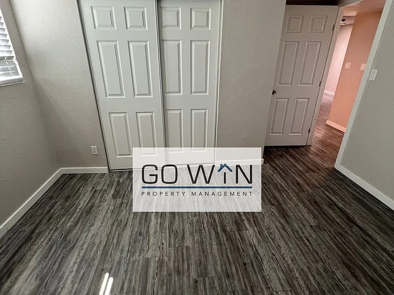 1212 W Mountain View Rd — Photo 18