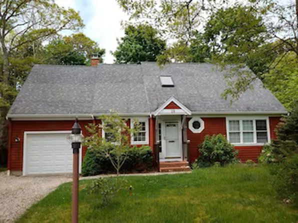29 Glendon Rd, Falmouth, MA 02543