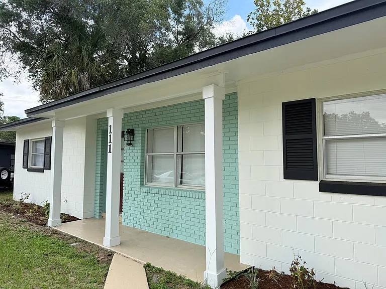 111 Joanne Ct — Photo 2