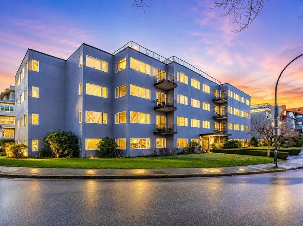 2430 Point Grey Rd #305, Vancouver, BC V6K 1A2