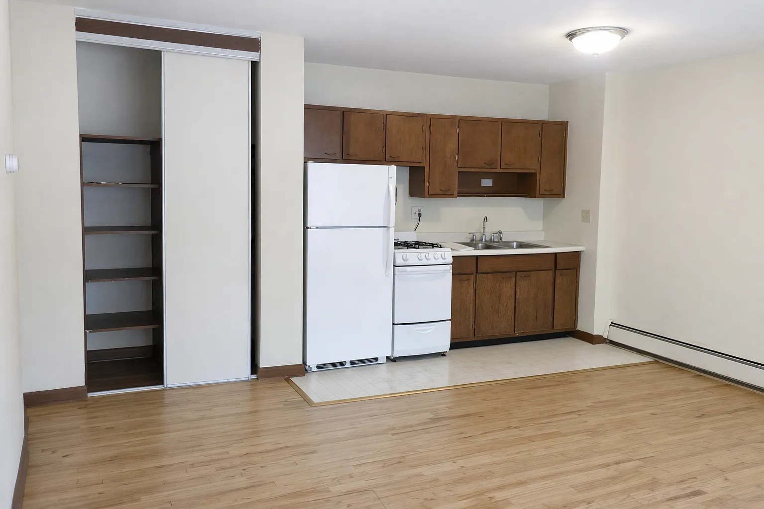 327 University Ave SE — Photo 3